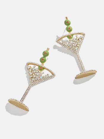 Martini glass-shaped earrings adorned with crystal embellishments and green olive details. The perfect choice for a stylish, cocktail-inspired accessory