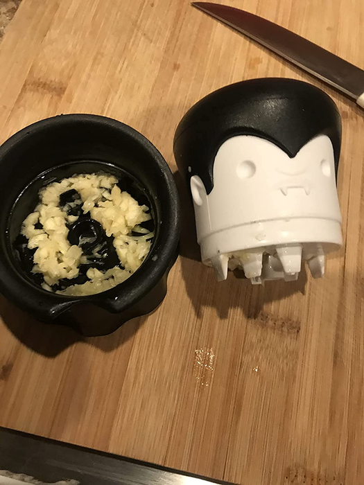 A reviewer’s photo of the crusher’s head removed, revealing the freshly crushed garlic inside.