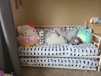 A photo from a reviewer showing a trundle bed with stuffed animals placed on it.