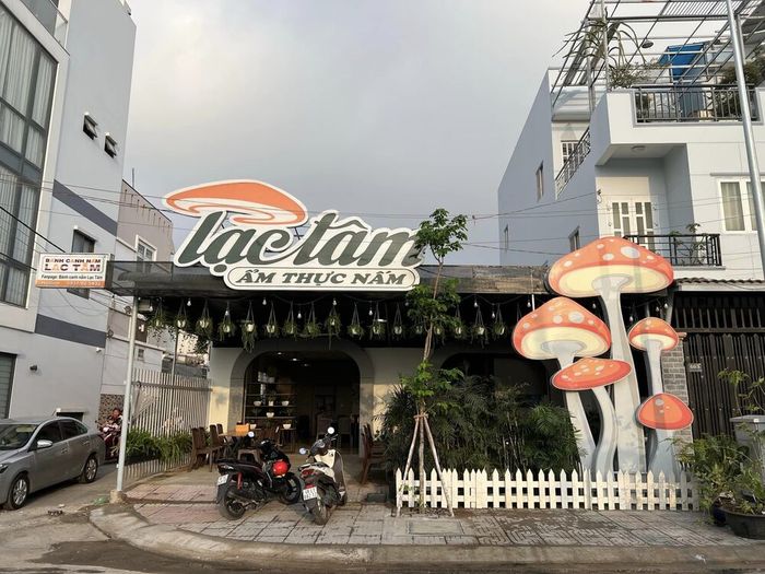 Ẩm thực Lạc Tâm