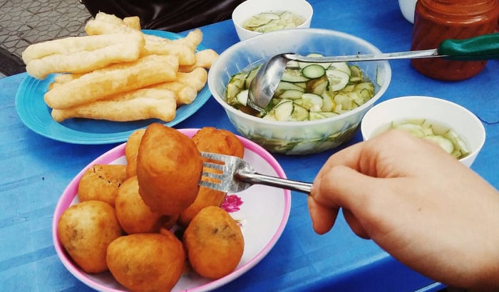 Quán Quẩy Nóng và Bánh Bao Mặn