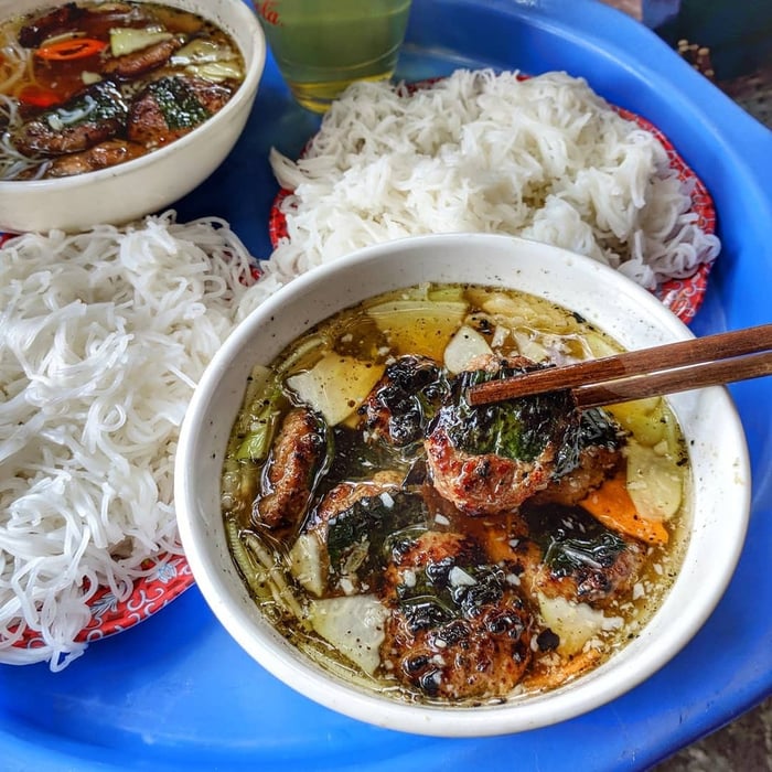 Bún Chả Que Tre Bạch Mai