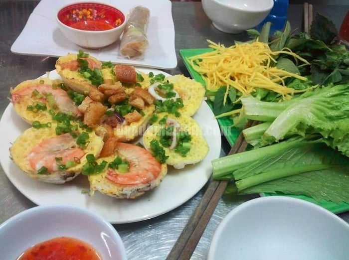 Quán Bánh Xèo Ở Quận Tân Phú, Sài Gòn