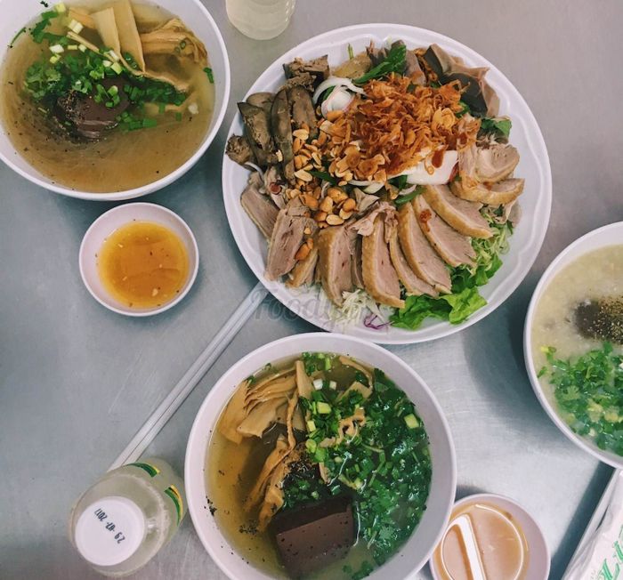 bữa trưa tại Sài Gòn