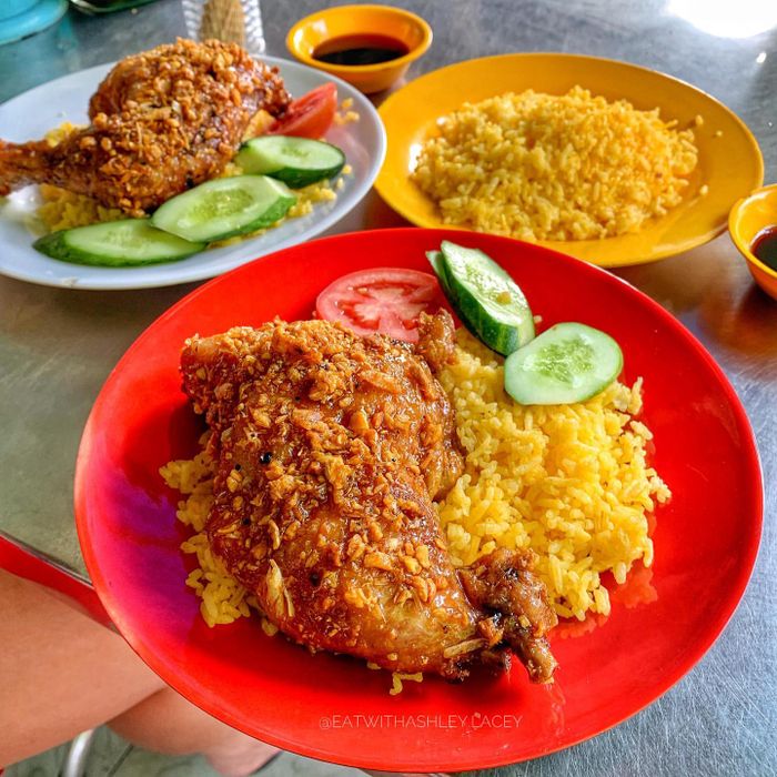 Cơm Gà Xối Mỡ 142
