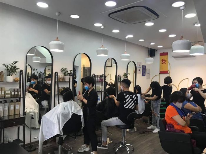 Salon Có Thâm Niên