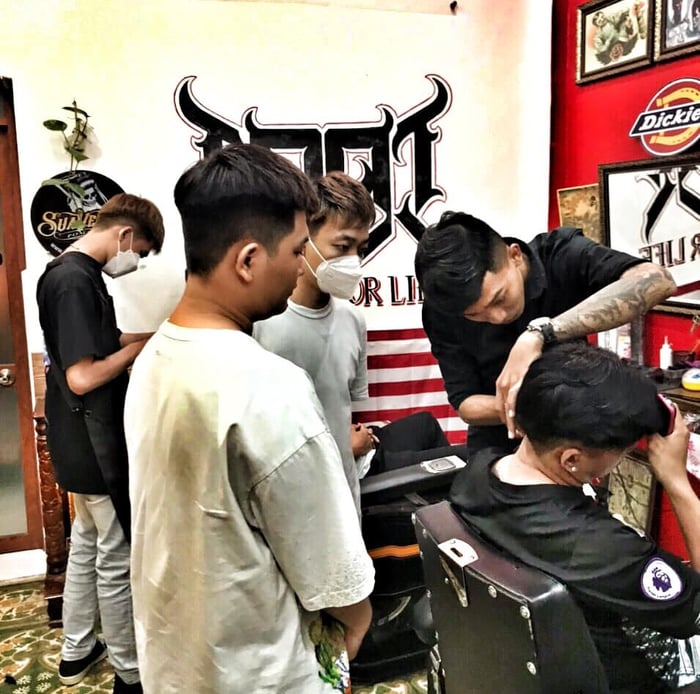 <strong>Salon 1991’s Barbershop</strong>