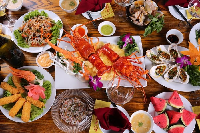 Buffet Hải Sản Hạ Long – Trải nghiệm tuyệt vời tại Sơn Đoòng