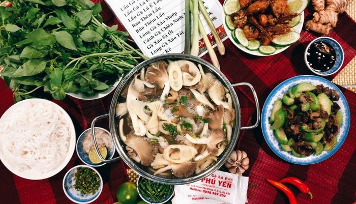 Lẩu gà lá é Phú Yên