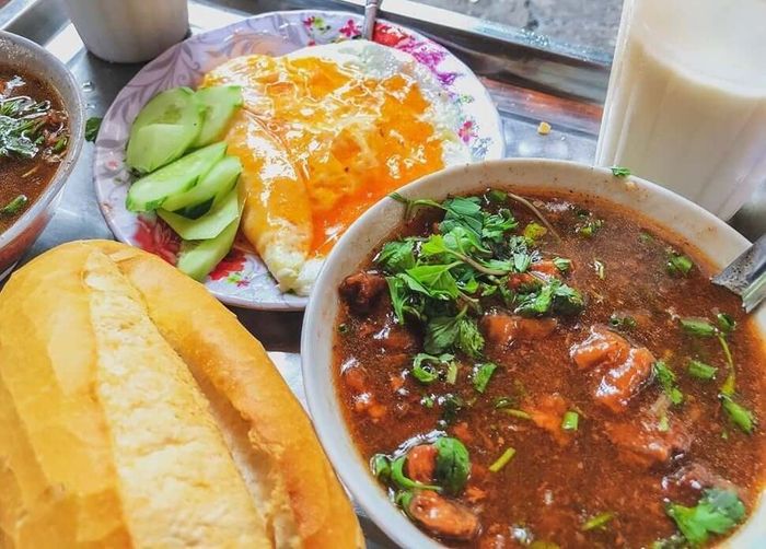 Bánh mì sốt vang Hà Nội