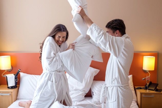 9-pillow-fight-hotel_000043718108_Small