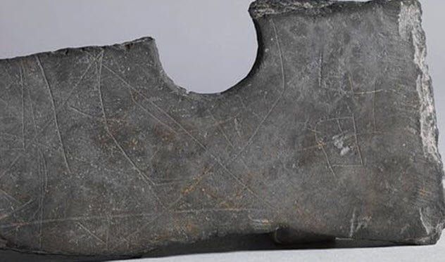 1-chinese-inscriptions-on-axe