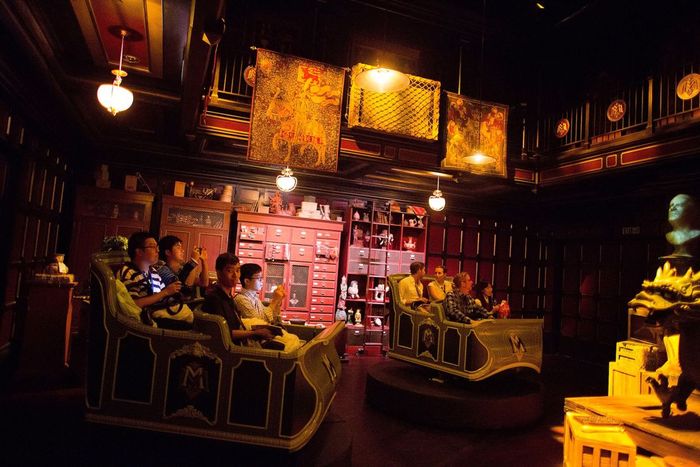 Mystic Manor is a trackless ride that uses radio-frequency identification (RFID) technology.