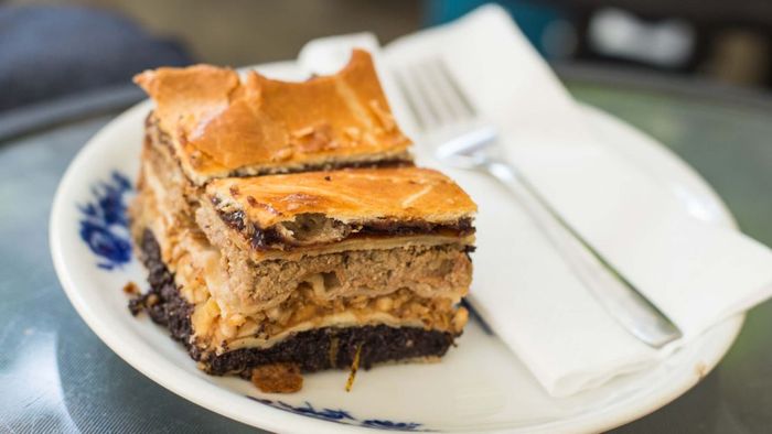 Flódni is traditionally enjoyed during the Jewish festival of Purim.