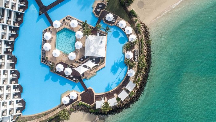 At InterContinental Hayman Island, you can choose between a refreshing swim in the pool or a dip in the crystal-clear ocean.