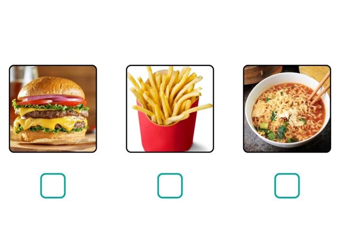 Hamburger, khoai tây chiên và mì ăn liền