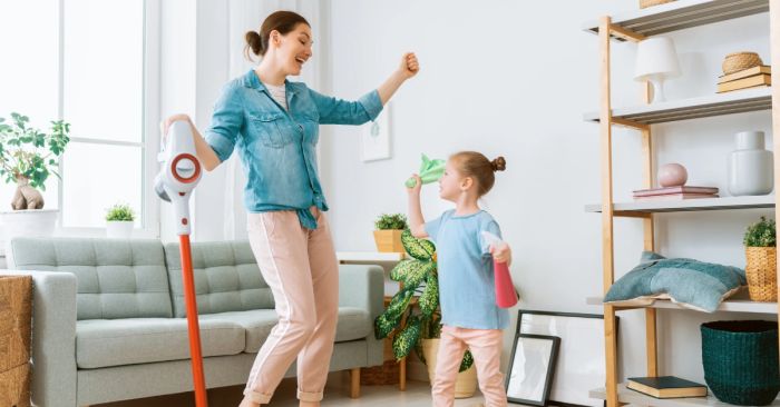 Ví dụ 4: Thói quen làm sạch nhà cửa cùng nhau