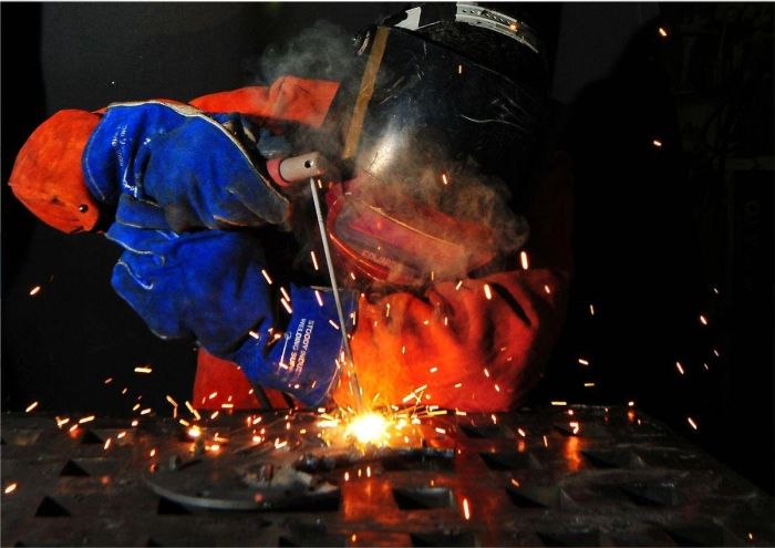 Từ vựng tiếng Anh về các dụng cụ và thiết bị máy móc trong ngành hàn