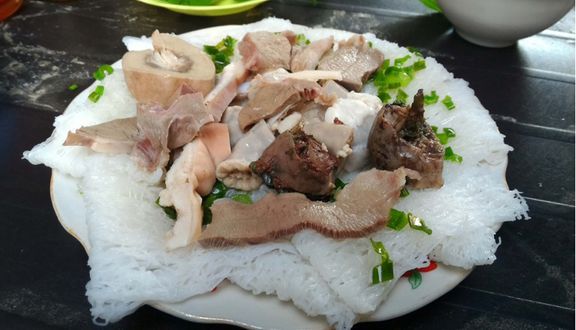 Đến Nha Trang, không thể không thử Bánh Bèo - Bánh Hỏi dân dã, vô cùng ngon làm mê mẩn.