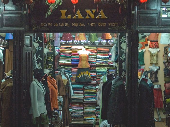 Tổng hợp 8 địa chỉ cửa hàng may áo dài nổi tiếng tại phố cổ Hội An