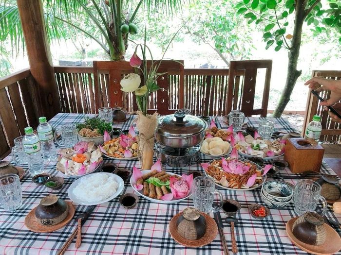 Nhà hàng Ẩm thực Chay Hoa Sen Vĩnh Long mang đến các bữa ăn tốt cho sức khỏe
