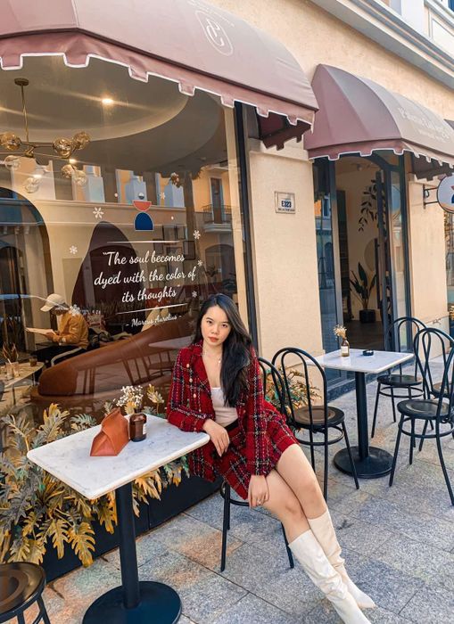 Palette Collect's Cafe nổi bật với không gian siêu sang trọng và hiện đại 5