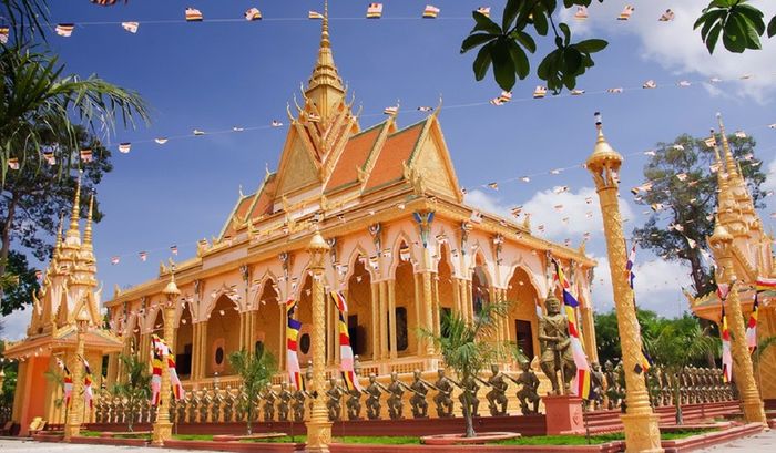 Khám phá vẻ đẹp của chùa Vàm Ray, ngôi chùa Khmer dát vàng lớn nhất vùng Tây Nam Bộ 9