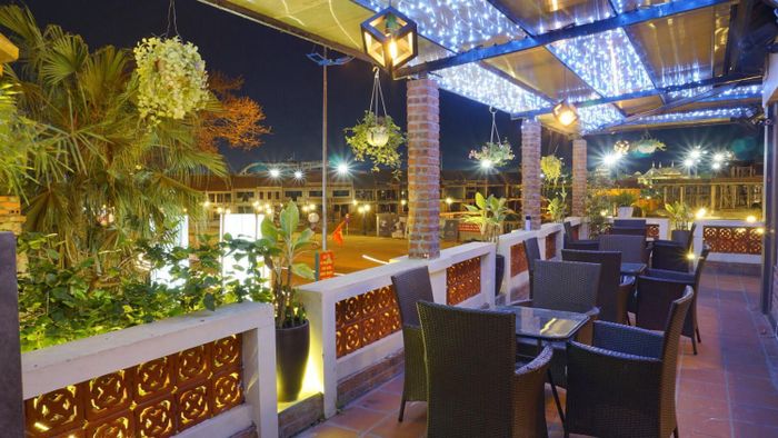 ```Liệt kê các quán cà phê có view đẹp tại Hạ Long cho những người đam mê sống ảo.```