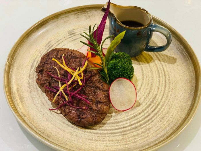 L’amour Steak - Điểm đến lý tưởng cho bít tết theo phong cách Châu Âu cổ điển và lịch lãm