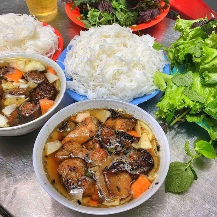 Chia sẻ danh sách top 10 quán bún chả Hà Nội ngon và nổi tiếng