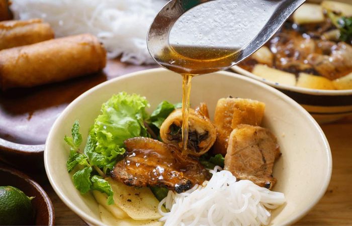 Chia sẻ danh sách top 10 quán bún chả Hà Nội ngon và nổi tiếng