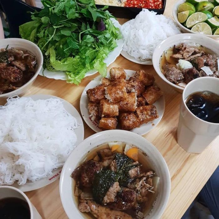 Top 10 quán bún chả Hà Nội ngon trứ danh đất Hà Thành 11