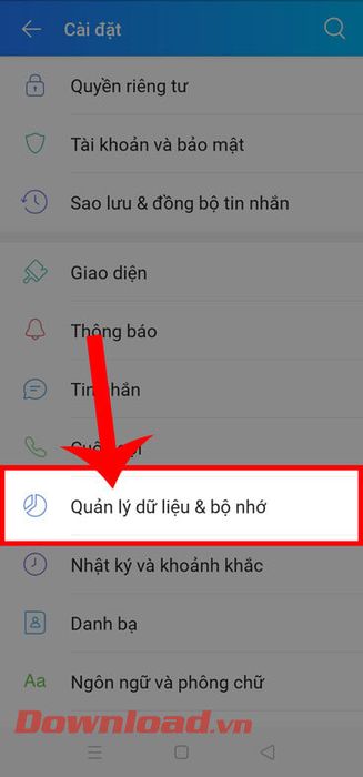 Chạm vào mục Quản lý dữ liệu & bộ nhớ
