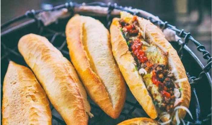 Bánh Mì Cô Lành - Quầy bánh mì lâu đời ở Hội An