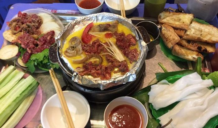 Lòng Nướng Phố Gầm Cầu - Địa điểm ẩm thực hấp dẫn cho bữa tối tại Hà Nội