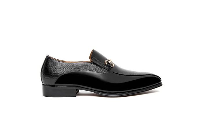 Mẫu giày Loafer đẳng cấp của Valentino