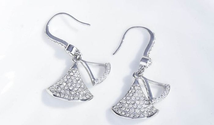 Cửa hàng SKute Jewelry mang đến những phụ kiện thiết kế lấp lánh và sang trọng
