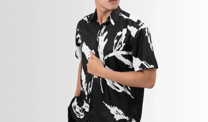 Mẫu áo sơ mi FEAER DENIM mang phong cách phá cách dành cho nam giới