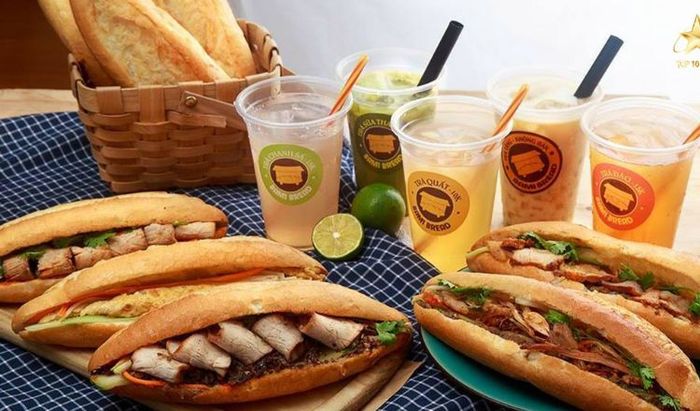 Sum - Lò Bánh Mì Điện ngon nức tiếng ở Hội An