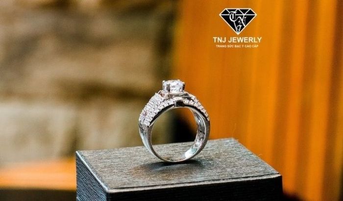 TNJ - cửa hàng chuyên cung cấp các sản phẩm trang sức bạc thủ công, được thiết kế tinh tế và đầy sáng tạo
