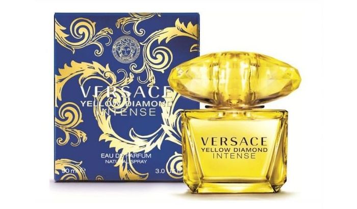 Versace Yellow Diamond Intense nằm trong top 5 nước hoa nữ chính hãng có hương thơm lâu nhất được ưa chuộng hiện nay