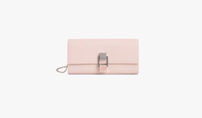 Các mẫu ví đựng tiền nữ hàng hiệu Charles & Keith có sự đa dạng về màu sắc và thiết kế