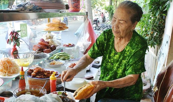 Ăn vặt Đà Nẵng - Bánh Mì Dì Lan