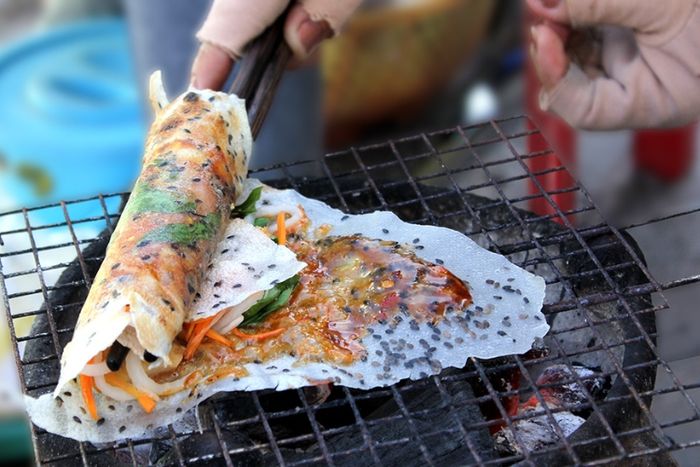 Bánh tráng mắm ruốc