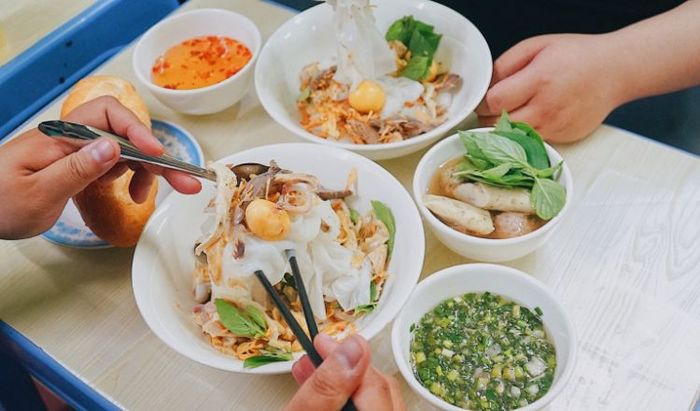 Bánh ướt lòng gà Bảo Thư là điểm đến ăn sáng ngon tại Đà Lạt không thể bỏ qua