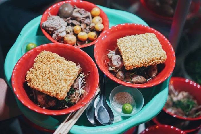 Mỳ gà tần Hàng Bồ