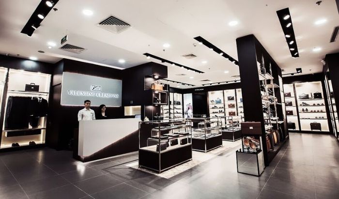 Valentino Creations là một thương hiệu áo thun nam cao cấp nổi bật, được ưa chuộng bởi chất liệu và thiết kế tinh tế.