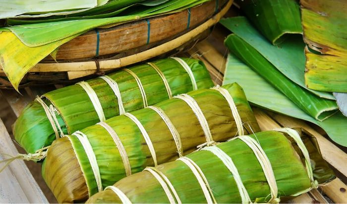 Mâm cỗ Tết miền Nam không thể thiếu bánh tét đặc trưng