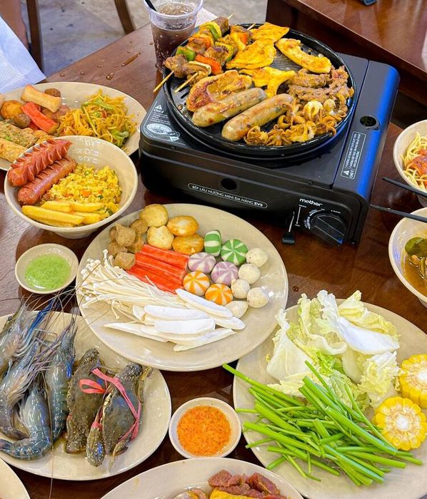 Buffet 88 là một điểm đến tuyệt vời cho những tín đồ buffet tại Biên Hòa, nơi bạn có thể thưởng thức nhiều món ăn hấp dẫn với mức giá hợp lý.