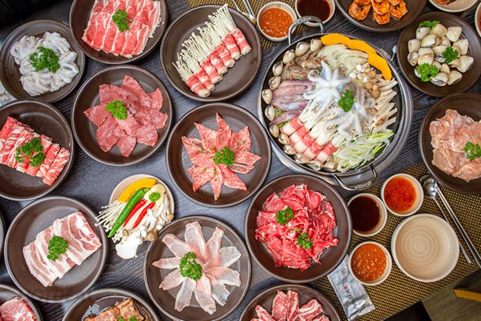 Yukssam BBQ là địa chỉ lý tưởng cho những ai yêu thích buffet nướng Hà Nội chất lượng.